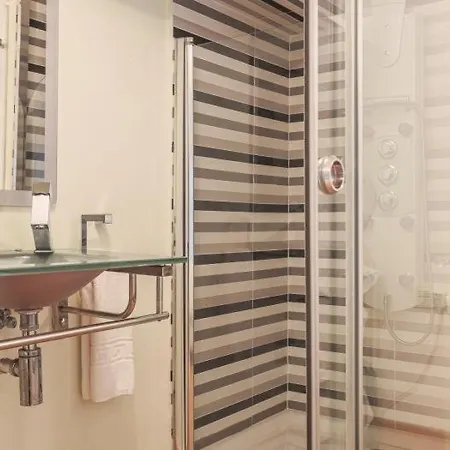 Macarena Center Parking Free *